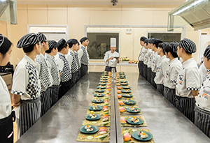 �Ͼ�������ѧУ��